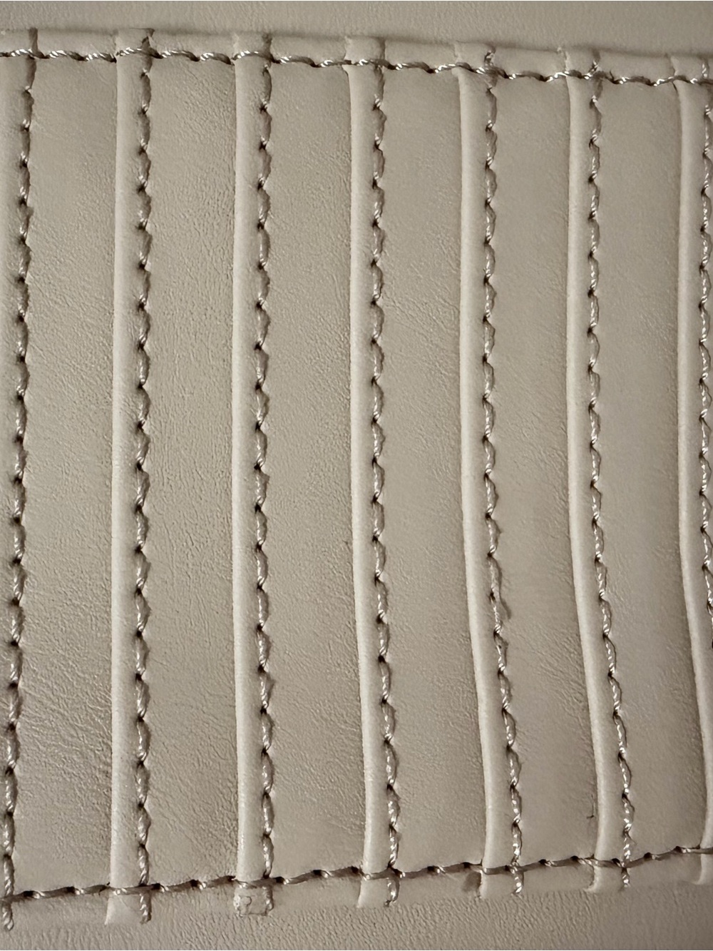 GUESS Women's Cream Logo Crossbody Bag - Picture 3 of 9